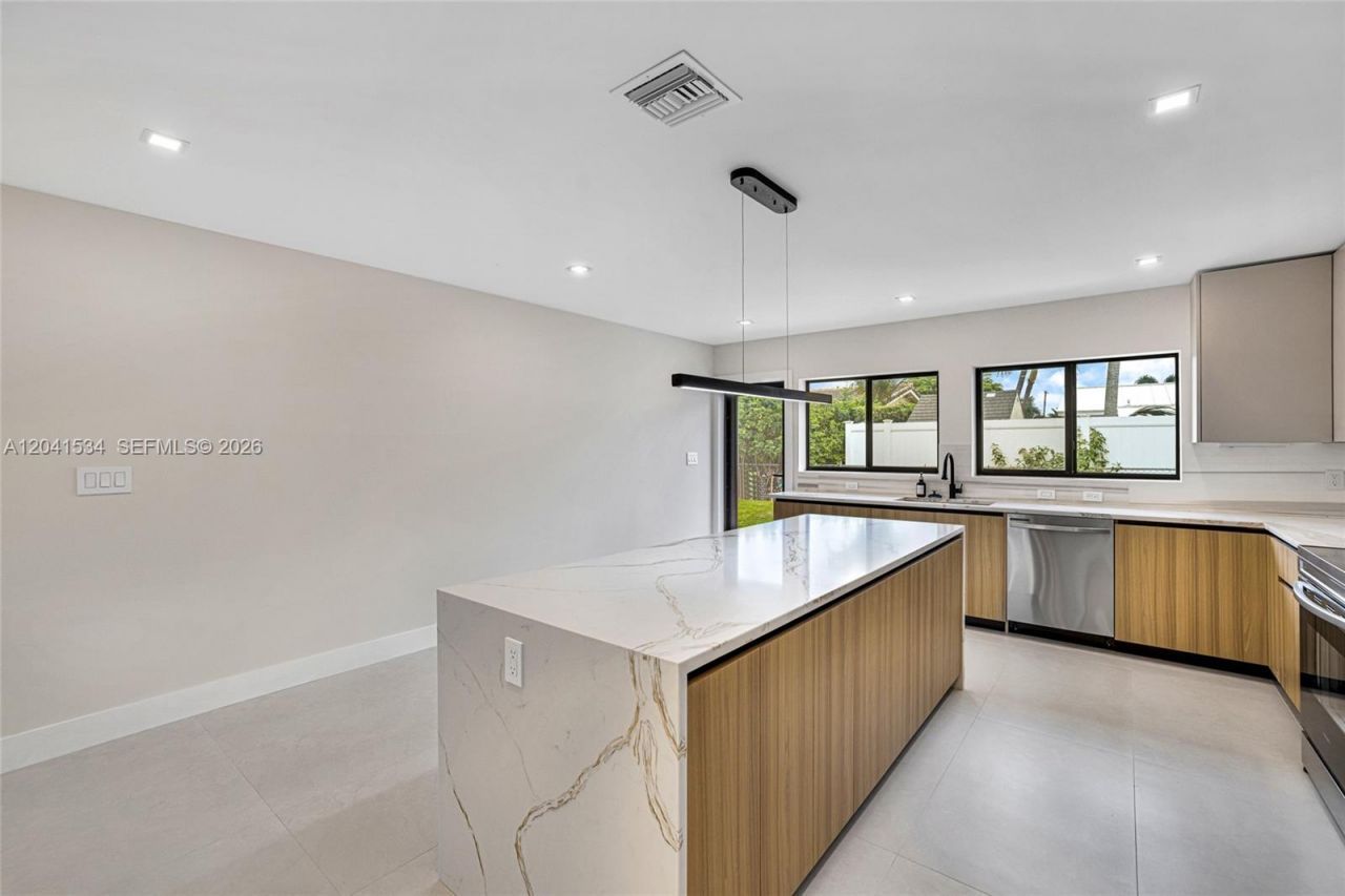 5718 NE 15th Ave , Fort Lauderdale, FL 33334 Photo