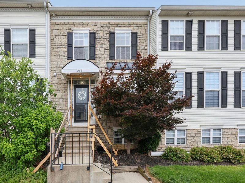 256 Oxford Oak Drive , Blacklick, OH 43004 Photo 2