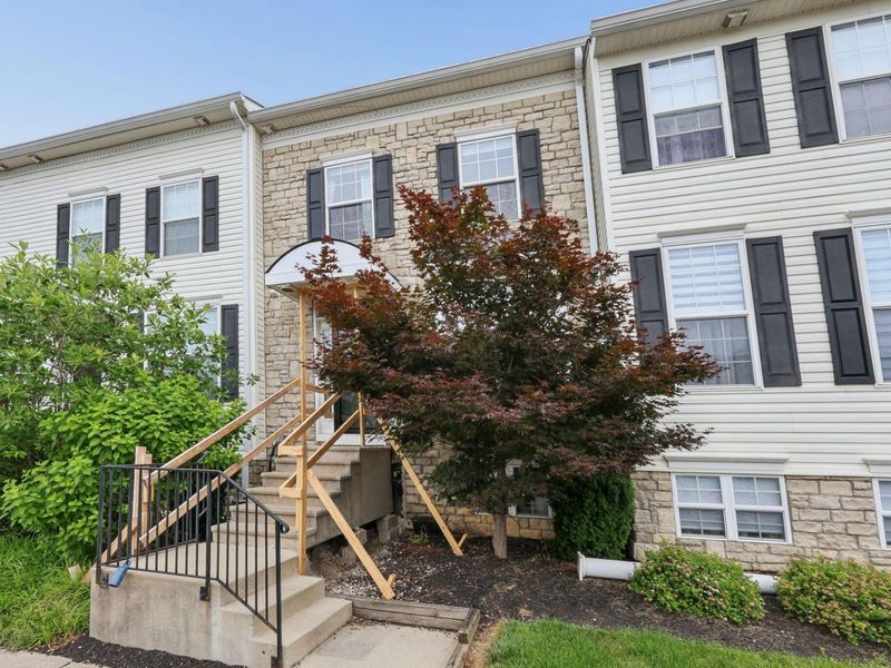 256 Oxford Oak Drive , Blacklick, OH 43004 Photo 5