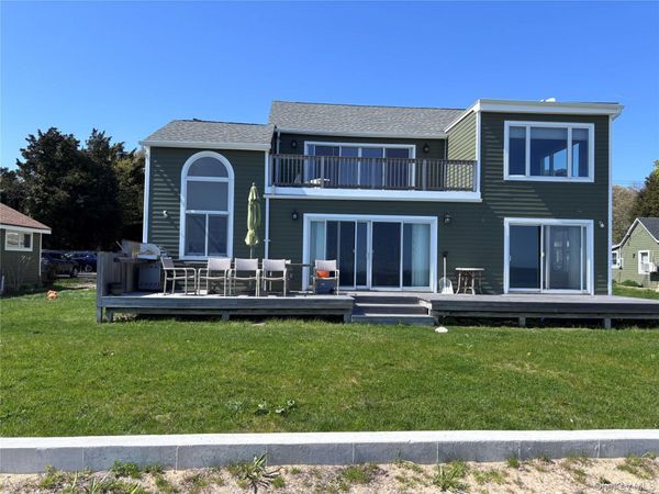 Hampton Bays, NY 11946