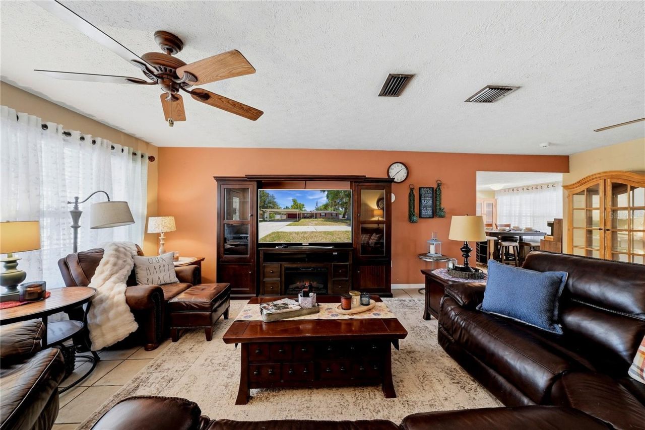 3801 Upland Place, Valrico, FL 33594 Photo