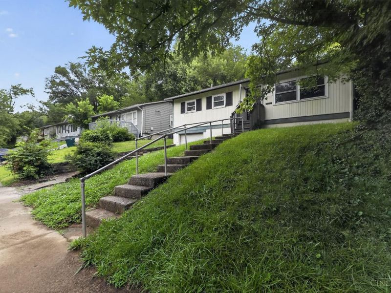 1714 Monterey Court, Cincinnati, OH 45223 Photo 3