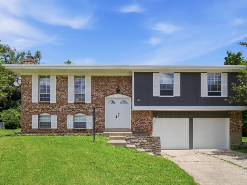 11834 Ashmore Court, Springdale, OH 45246 Photo 2