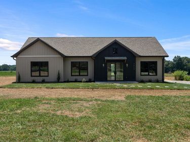 1610 J W York Road , Scottsville, KY 42134