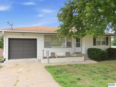 6102 Bancroft Street, Omaha, NE 68106