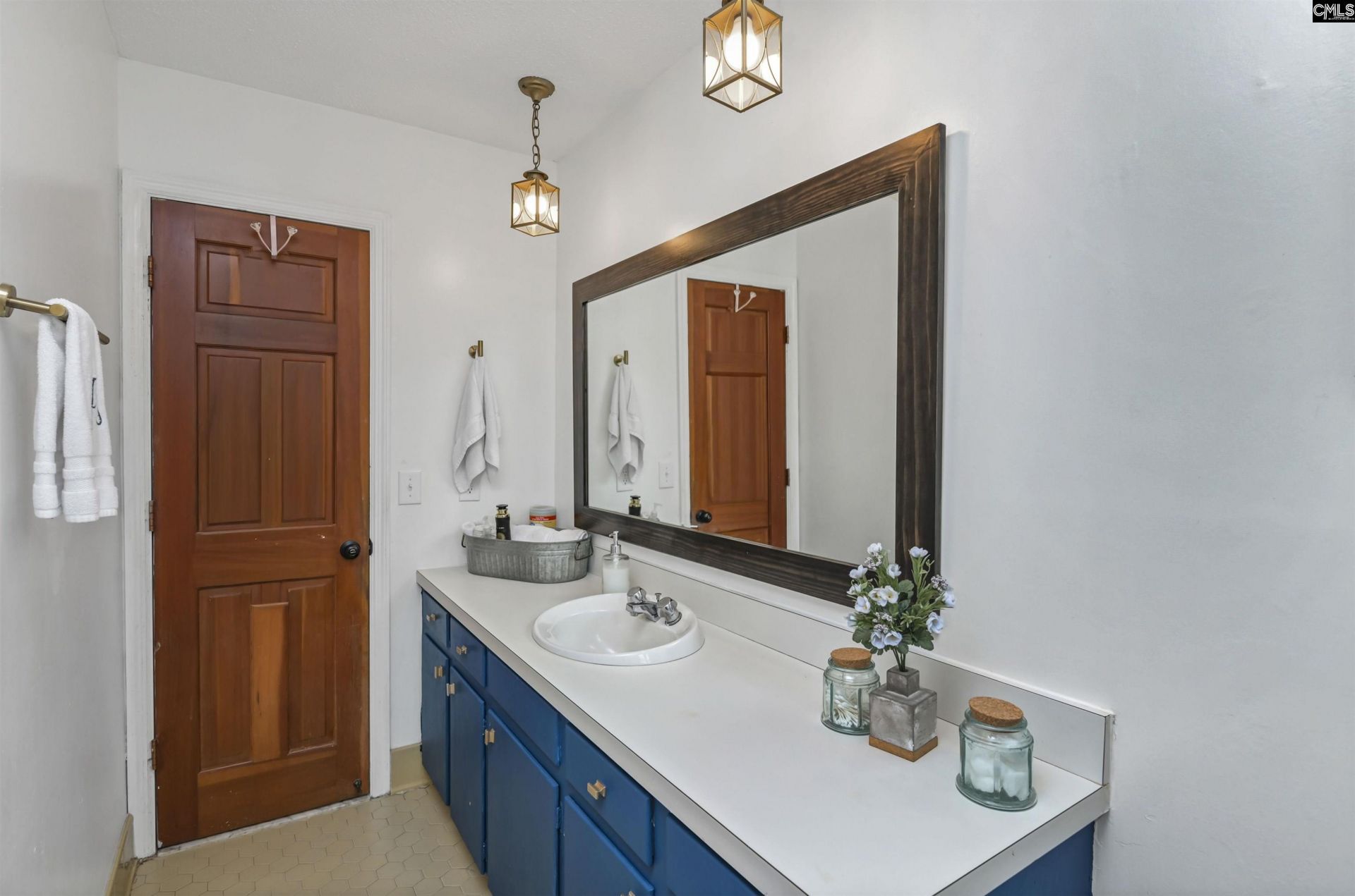 818 Kingsbridge Road Photo 22