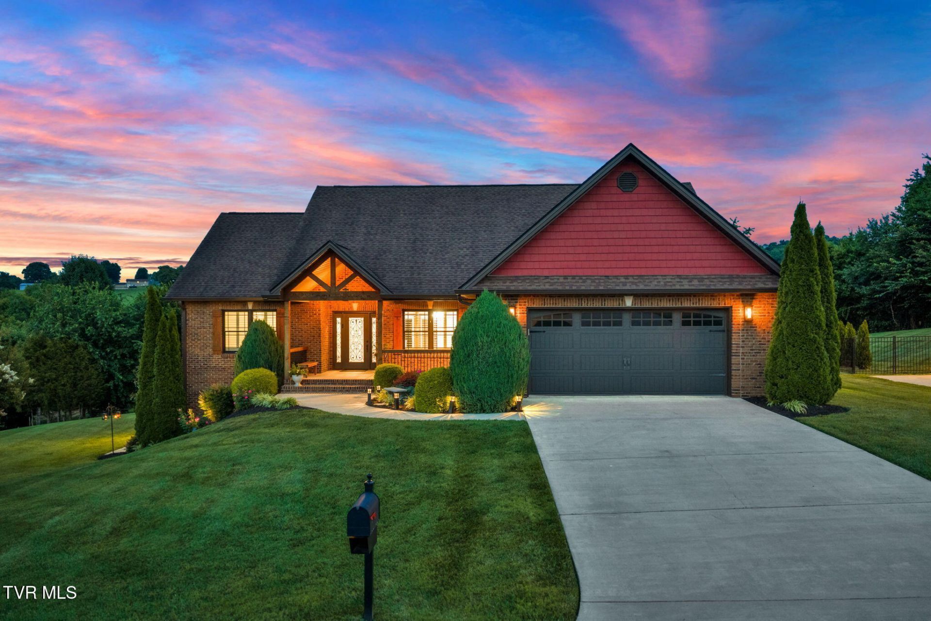 1300 Savin Falls, Johnson City, TN 37615 Main Photo