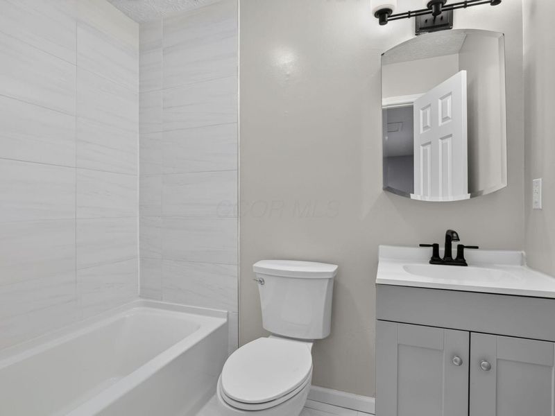 2425 Dunsworth Drive , Columbus, OH 43235 Photo 34