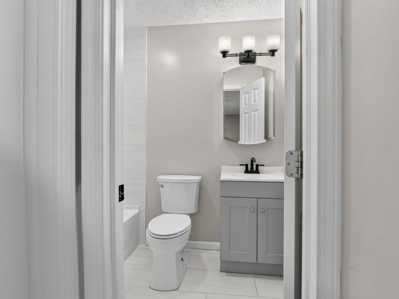 2425 Dunsworth Drive , Columbus, OH 43235 Photo 37