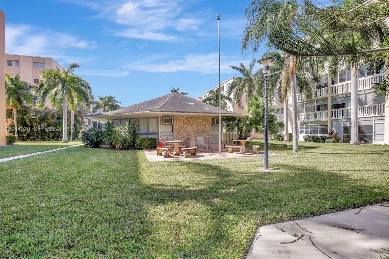 219 NE 14th Ave , Unit 306, Hallandale Beach, FL 33009 Photo