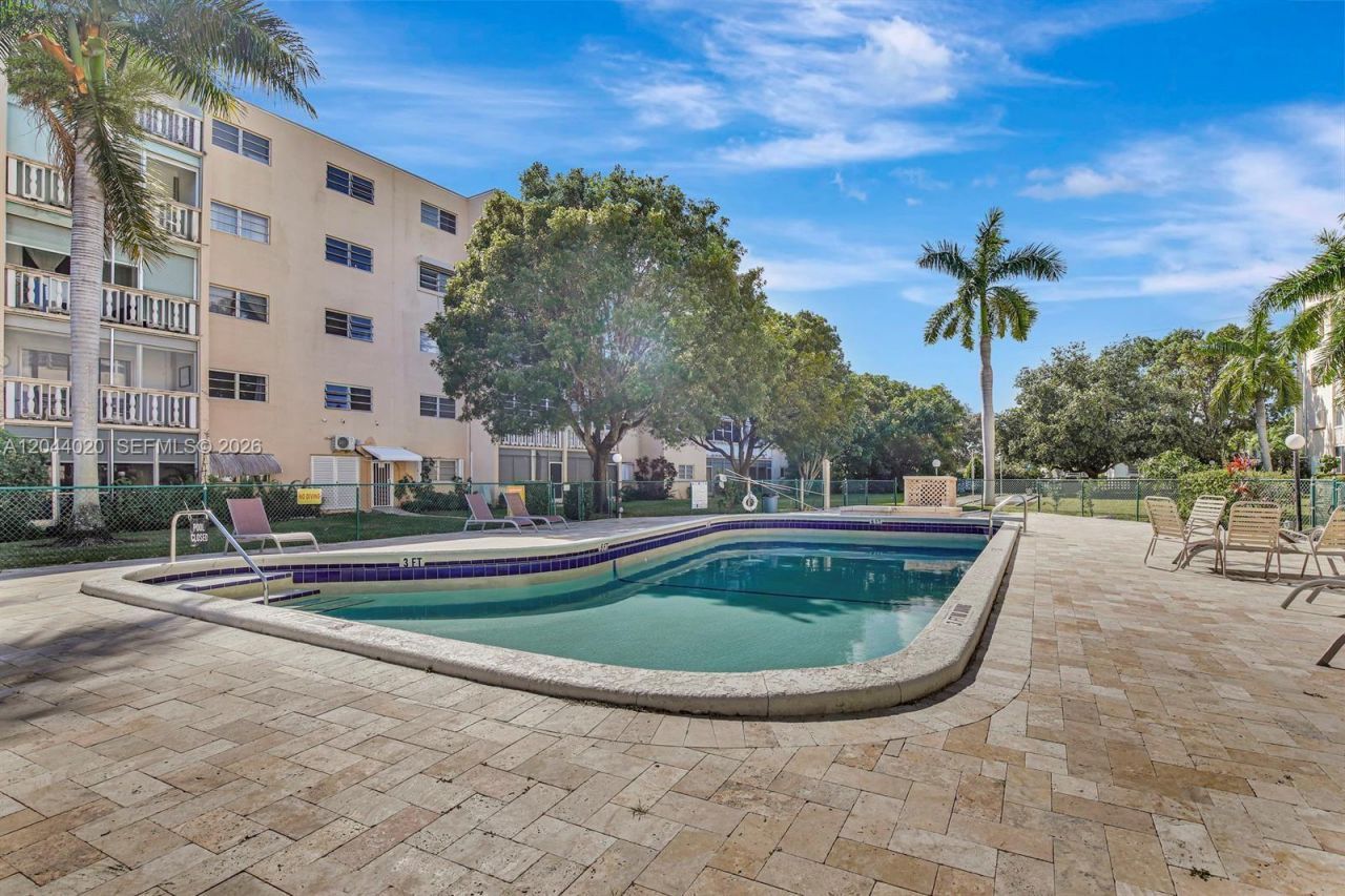 219 NE 14th Ave , Unit 306, Hallandale Beach, FL 33009 Photo