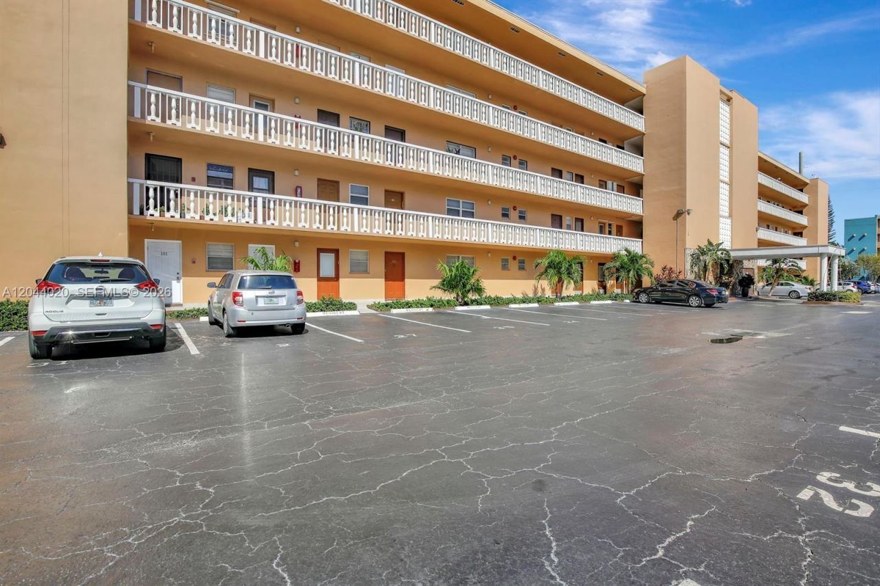 219 NE 14th Ave , Unit 306, Hallandale Beach, FL 33009 Photo