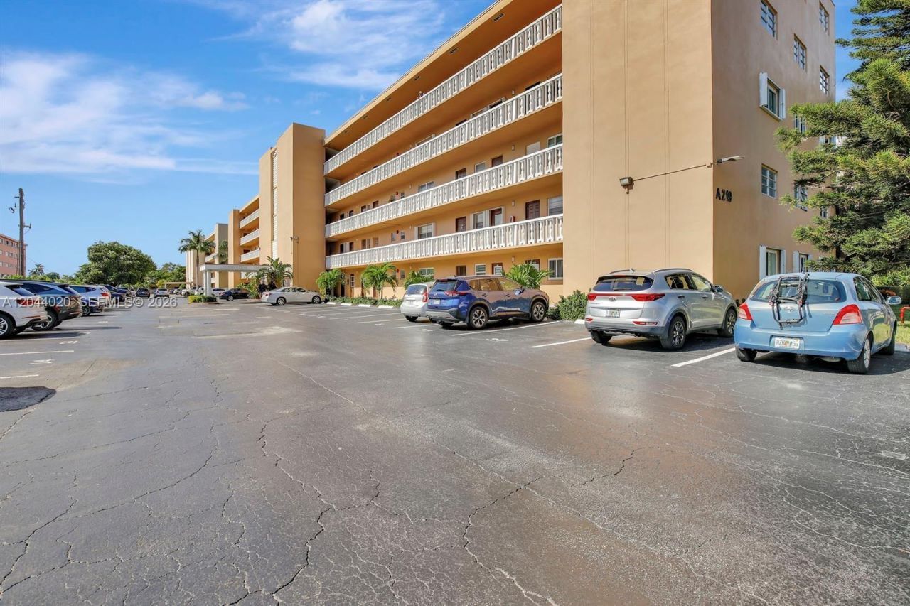 219 NE 14th Ave , Unit 306, Hallandale Beach, FL 33009 Photo