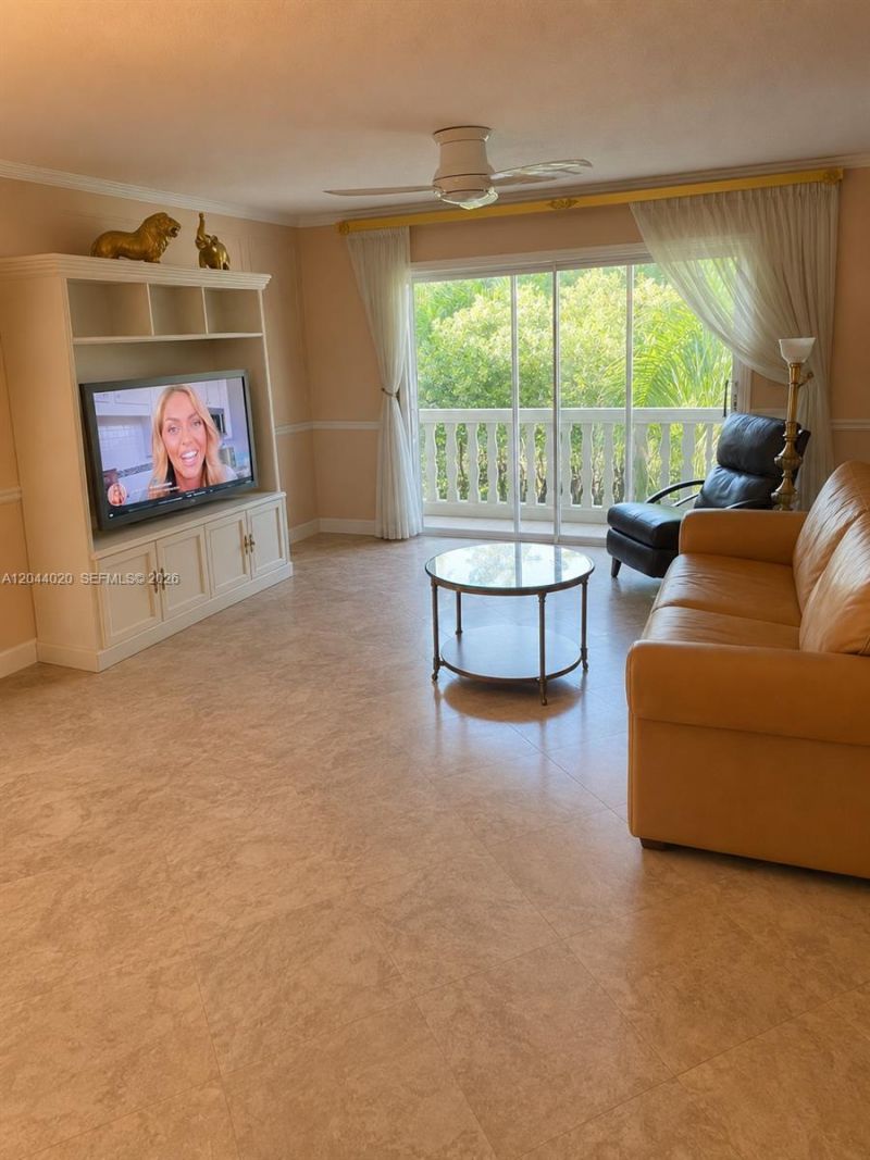 219 NE 14th Ave , Unit 306, Hallandale Beach, FL 33009 Photo