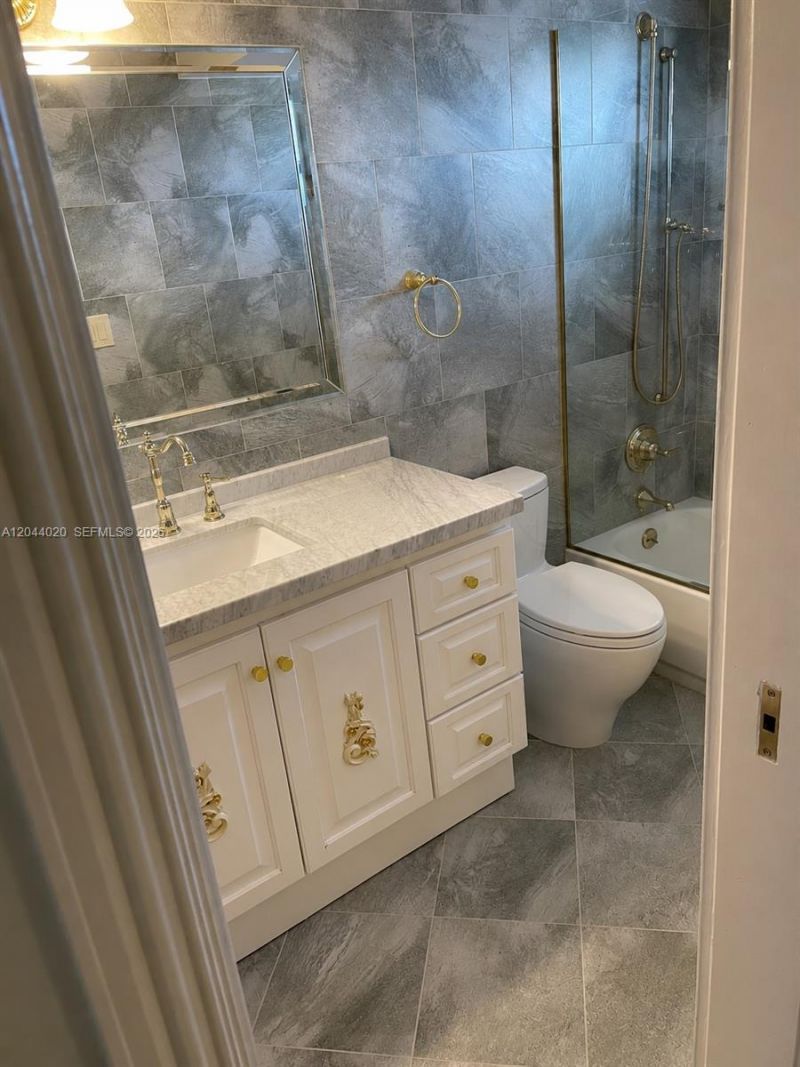 219 NE 14th Ave , Unit 306, Hallandale Beach, FL 33009 Photo