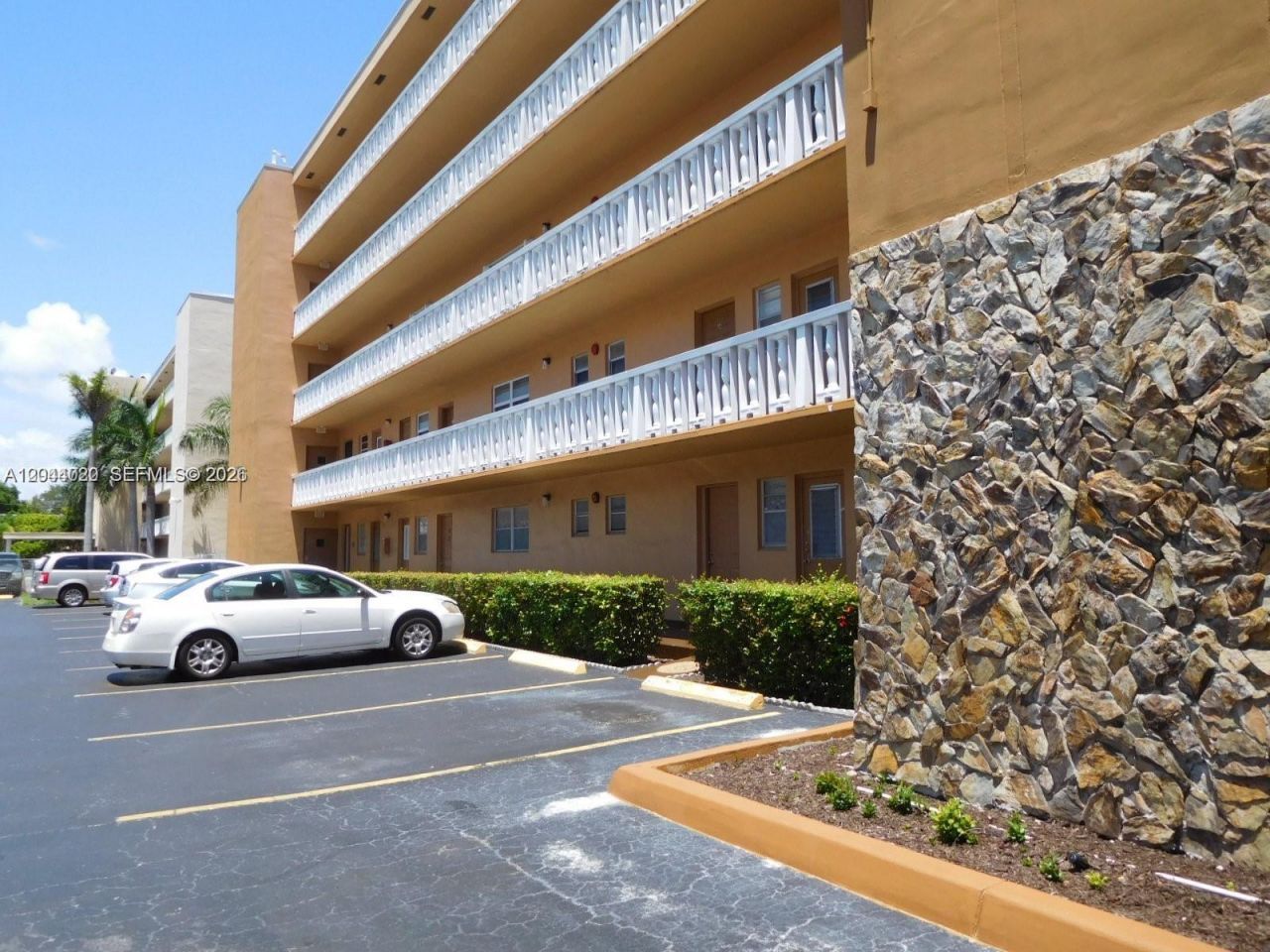 219 NE 14th Ave , Unit 306, Hallandale Beach, FL 33009 Photo