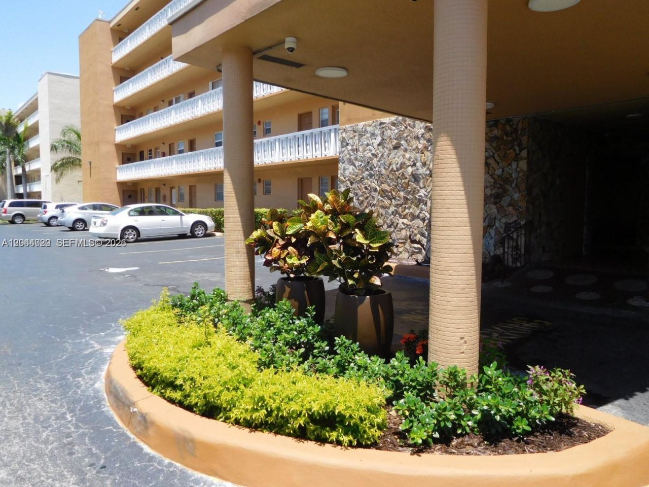 219 NE 14th Ave , Unit 306, Hallandale Beach, FL 33009 Photo