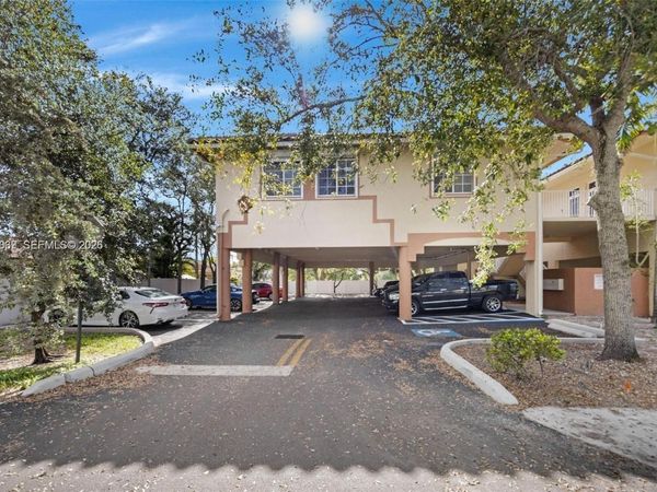 5595 Orange Dr , Unit 101, Davie, FL 33314