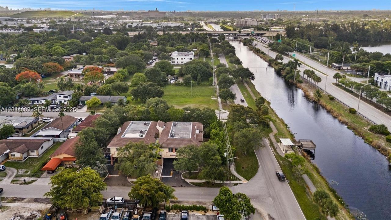 5595 Orange Dr , Unit 101, Davie, FL 33314 Photo