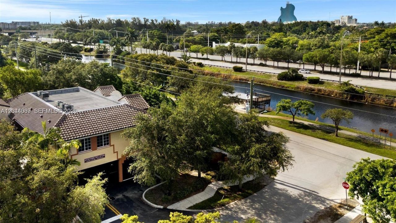5595 Orange Dr , Unit 101, Davie, FL 33314 Photo