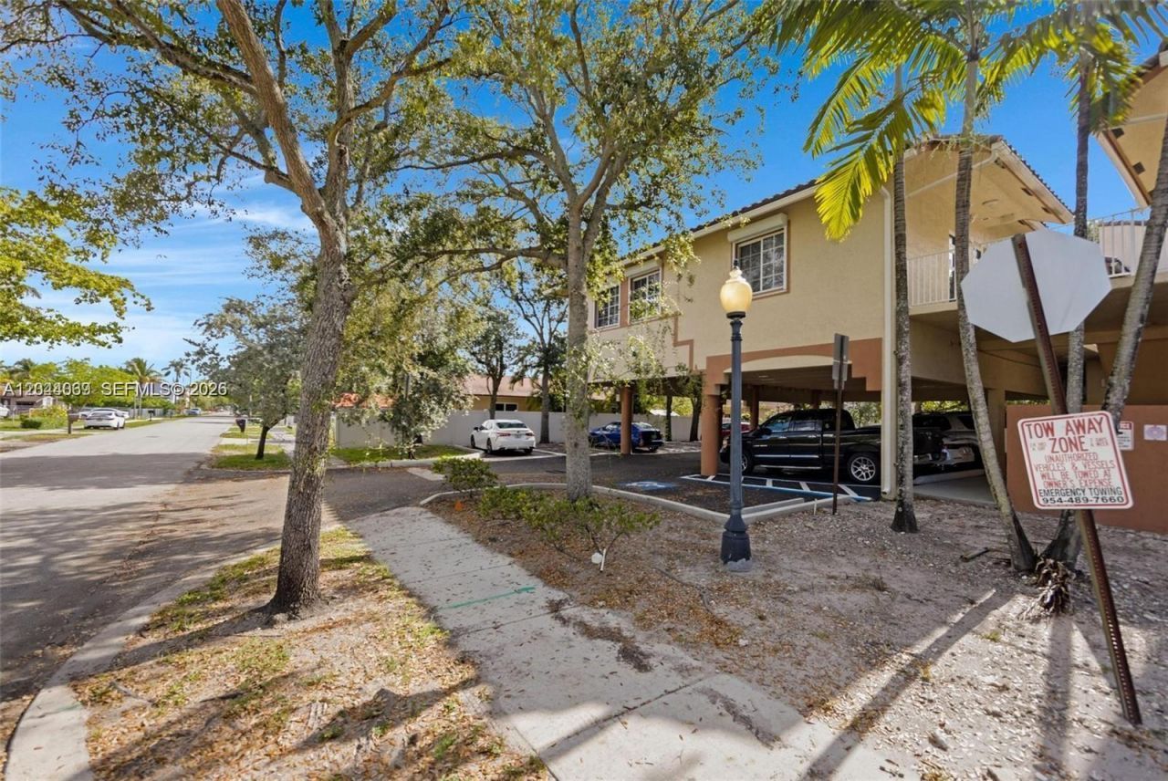 5595 Orange Dr , Unit 101, Davie, FL 33314 Photo