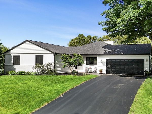 4272 Ridgemoor Drive, Traverse City, MI 49684