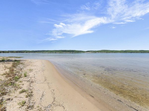 737 Stony Point Road S, Suttons Bay, MI 49682