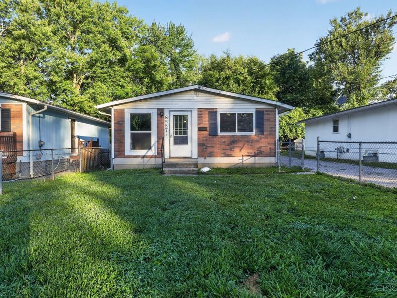 8587 Daly Road, Springfield Twp., OH 45231 Photo 2