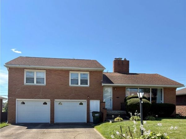 1407 W Valentine Circle NW, Canton, OH 44708