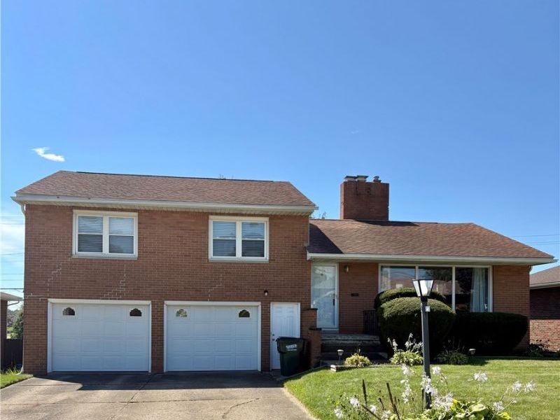1407 W Valentine Circle NW, Canton, OH 44708 Photo 1