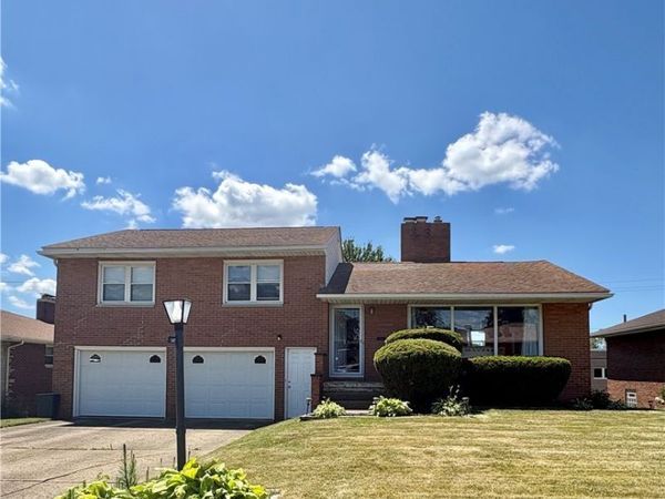 1407 E Valentine Circle NW, Canton, OH 44708