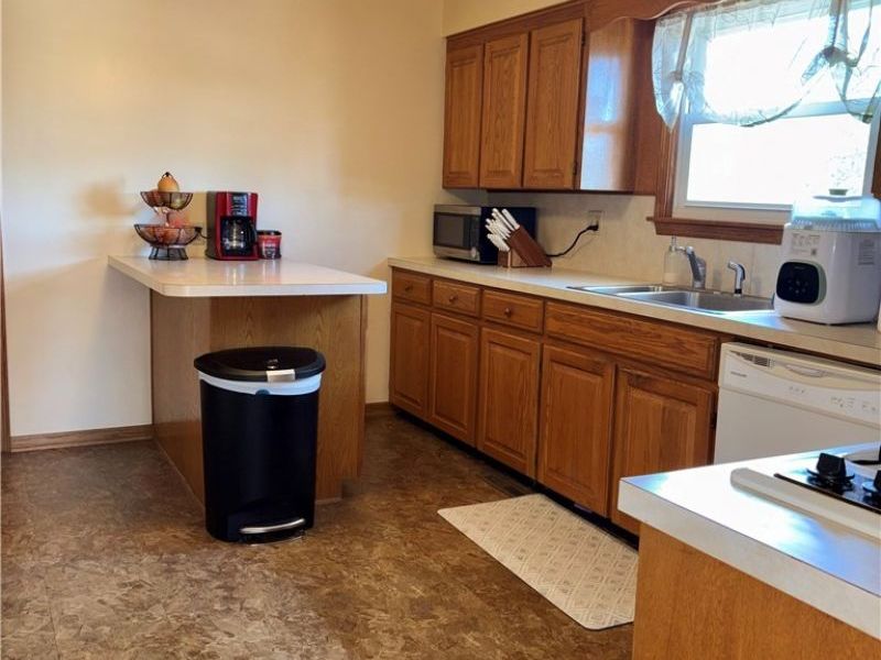 1407 Valentine Circle NW, Canton, OH 44708 Photo 2