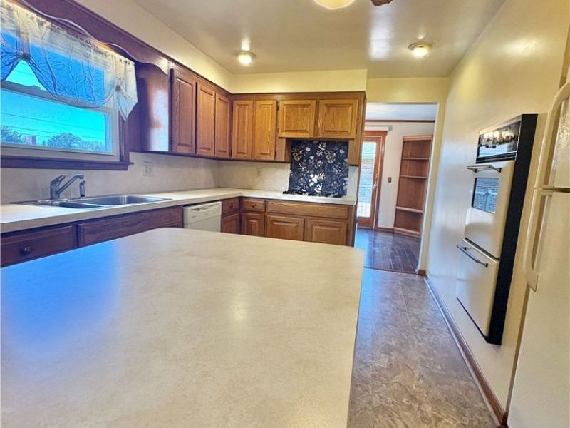 1407 W Valentine Circle NW, Canton, OH 44708 Photo 4