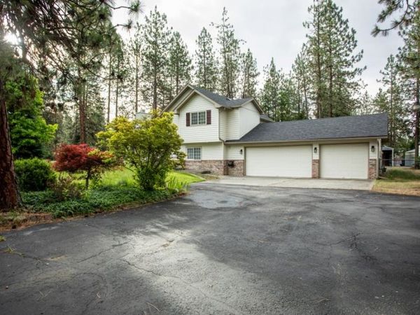 16810 N Wylie Dr, Nine Mile Falls, WA 99026