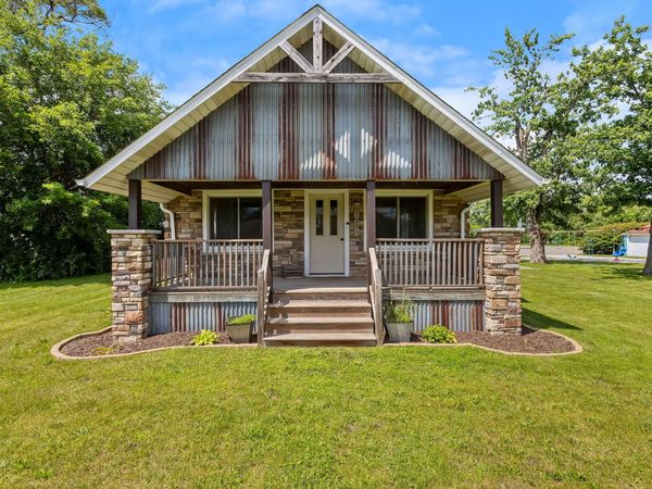 124 6th Street SE , DeMotte, IN 46310