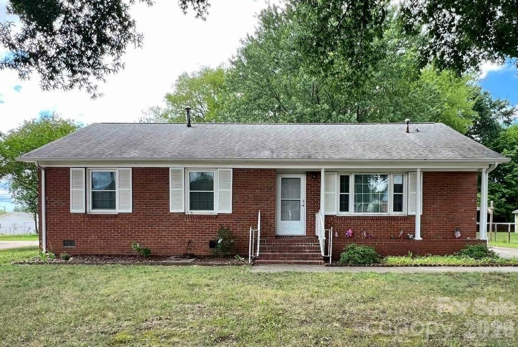 7644 Bramblewood Drive, Charlotte, NC 28217 Main Photo