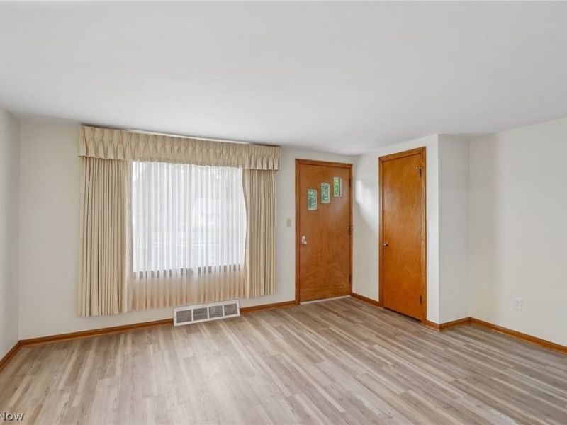 272 Tolbert Street, Wadsworth, OH 44281 Photo 2