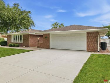 1910 Surfside Drive, Lincoln, NE 68528
