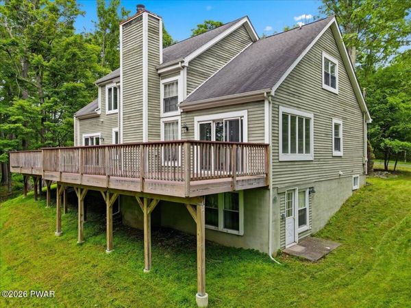 161 Fawnwood Drive, Greentown, PA 18426