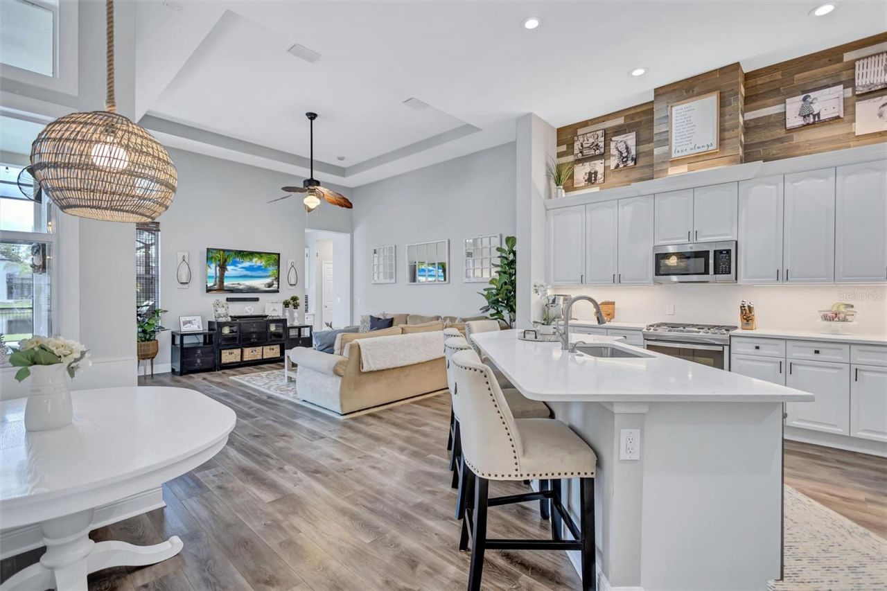 14852 Tudor Chase Drive, Tampa, FL 33626 Photo