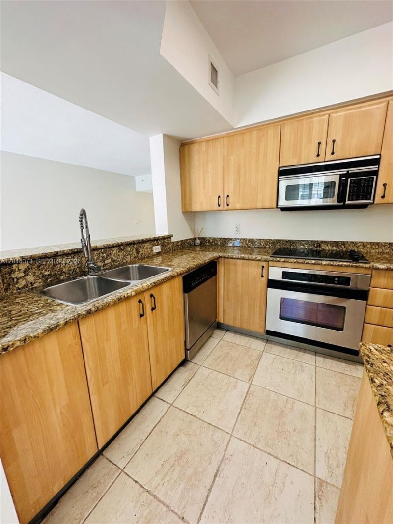 140 Meridian Ave, Unit 314, Miami Beach, FL 33139 Photo