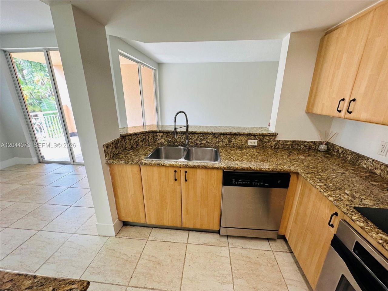 140 Meridian Ave, Unit 314, Miami Beach, FL 33139 Photo