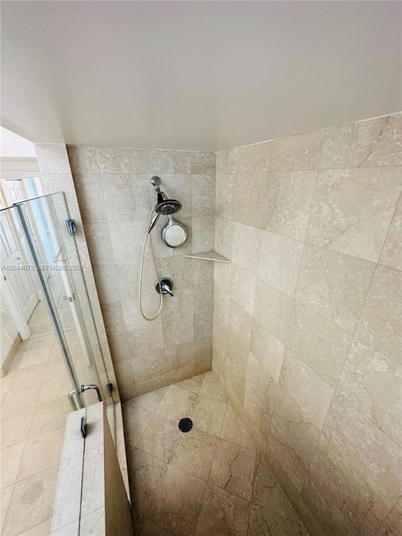 140 Meridian Ave, Unit 314, Miami Beach, FL 33139 Photo