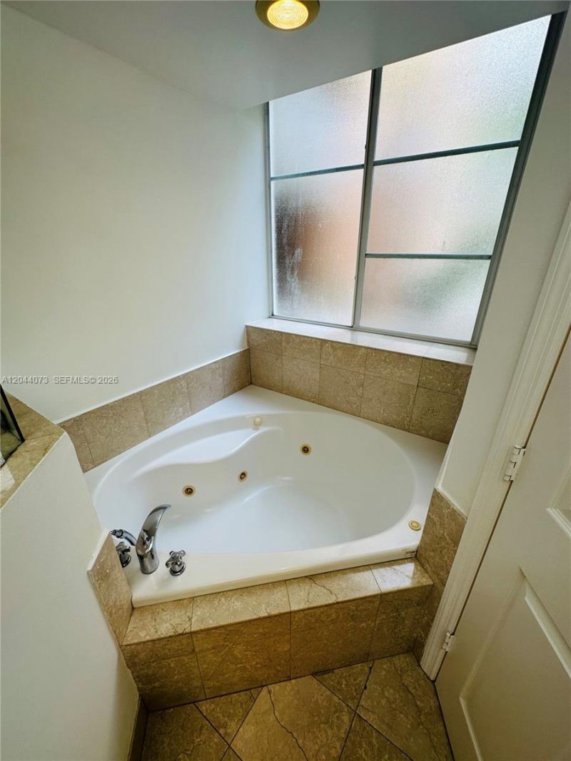 140 Meridian Ave, Unit 314, Miami Beach, FL 33139 Photo