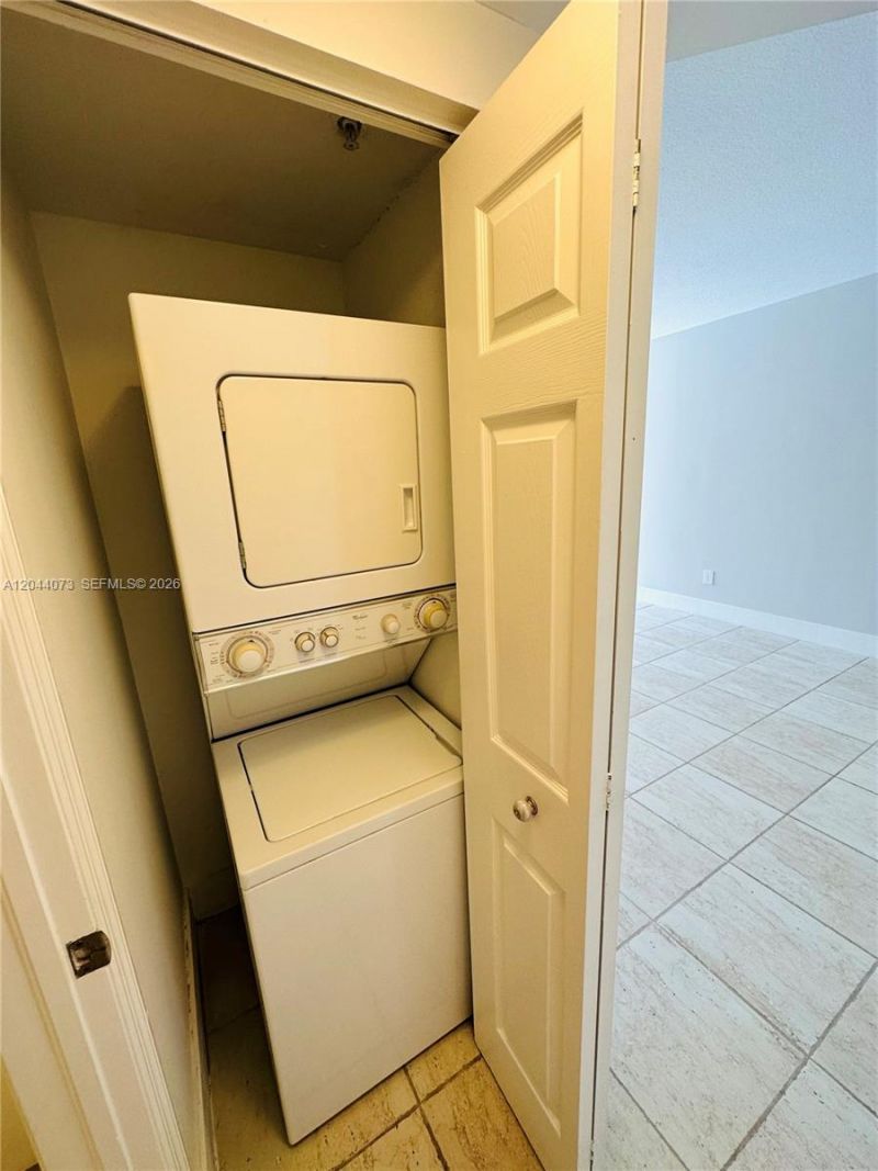 140 Meridian Ave, Unit 314, Miami Beach, FL 33139 Photo