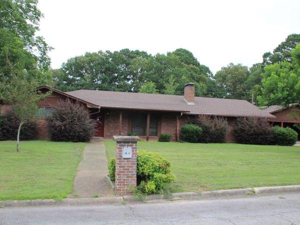 1407 Wildwood Drive, Nashville, AR 71852