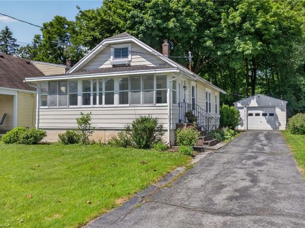 220 Windemere Road , Syracuse, NY 13219