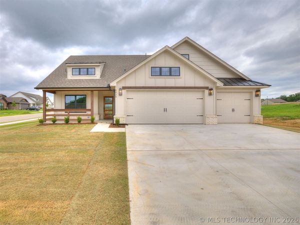 8924 N 78th East Avenue , Owasso, OK 74055