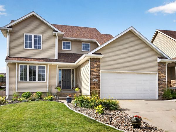 1326 Parkhill Drive , Norwalk, IA 50211