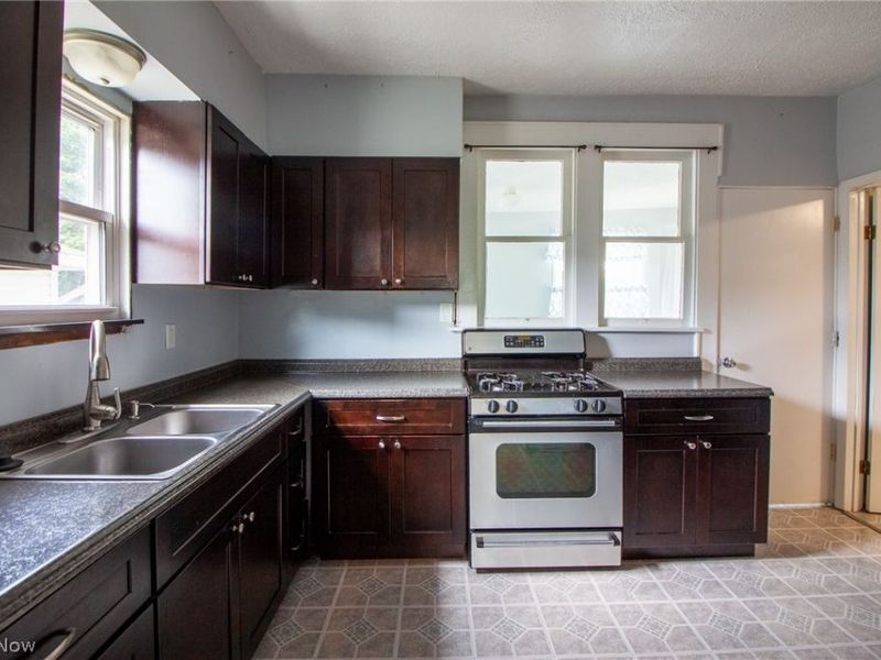 1869 Springfield Center Road, Akron, OH 44312 Photo 16